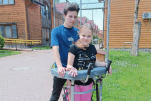 Wil jij ook gewonde kinderen zoals Sofiya helpen om opnieuw te lopen?